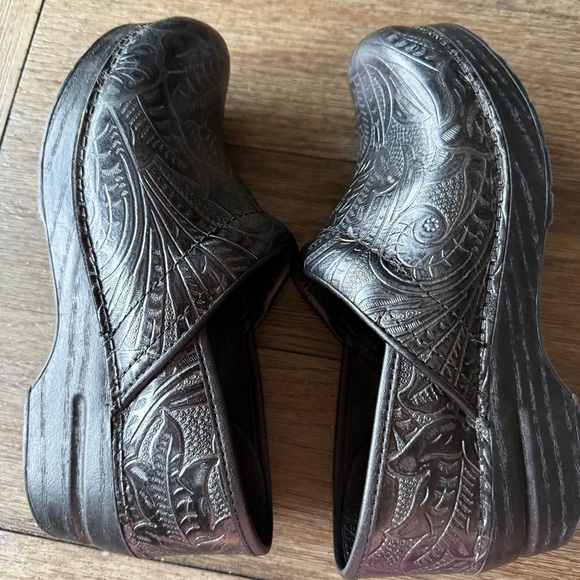 Black floral Dansko clogs - Picture 8 of 10